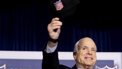 Aggressiver Wahlkampf in den USA: Bemüht sich, im US-Wahlkampf nicht in die Defensive zu geraten: John McCain