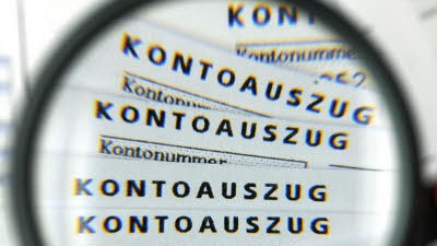 Verbraucherschutz: Verbraucherschützer sprechen von einem Skandal: In Deutschland sind CDs mit den Daten von 17.000 Bundesbürgern aufgetaucht.