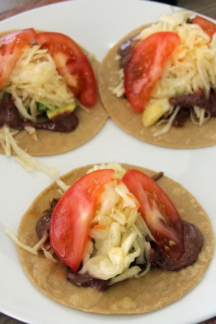 Essen und Trinken: Guten Appetit: Frisch zubereitete Quesadillas nach Art des Hauses am Wörthsee.