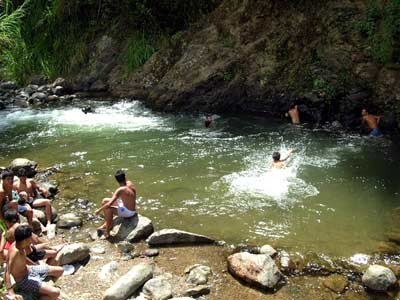 Bergfluss in Costa Rica