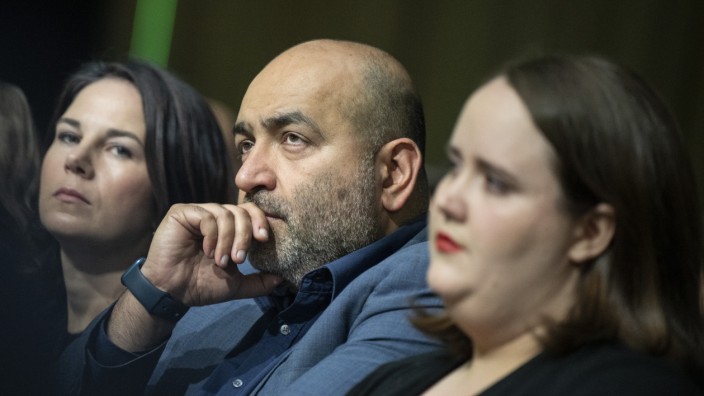 Ampelregierung: Annalena Baerbock (l.), Omid Nouripour und Ricarda Lang sitzen beim Länderrat der Grünen in der ersten Reihe.