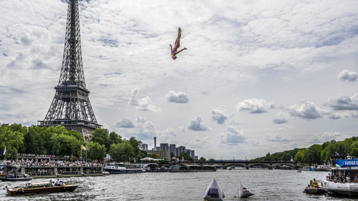 Actionsport: Ein Bild, das ihr noch gefehlt hat: Iris Schmidbauer vor der weltbekannten Kulisse in Paris.