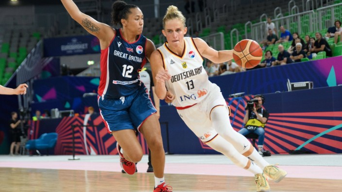 Basketball-EM: Leonie Fiebich musste im ersten EM-Gruppenspiel noch angeschlagen zuschauen. Jetzt beweist mit ihrer Vielseitigkeit ihre Bedeutung fürs deutsche Spiel.