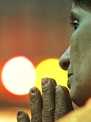 Betende Hindu-Frau, AFP