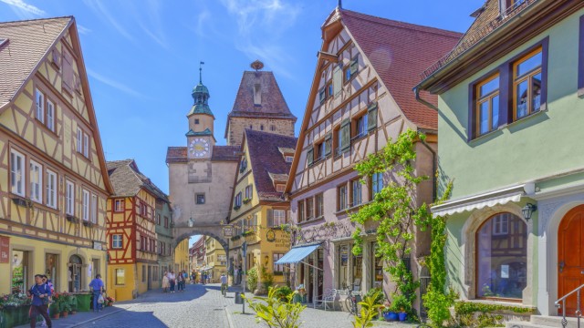 Mittelalterfeste in Bayern: Wenn's richtig gut läuft, dauert die Fahrt nach Rothenburg ob der Tauber ein bisserl mehr als drei Stunden, wenn nicht, beginnt das Abenteuer.
