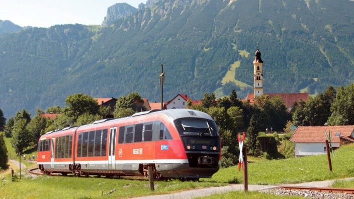 Freizeittipps: Mit dem Deutschlandticket lässt sich bundesweit der öffentliche Nah- und Regionalverkehr nutzen. Wer das Ticket nicht nur für die alltäglichen Fahrten, sondern auch fürs Reisen verwendet, holt noch mehr Wert heraus.