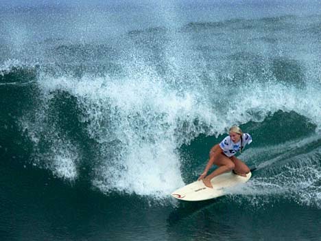 Im Rausch der Wellen: Surfen vor Hawaii, AP