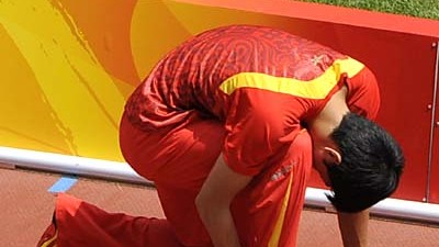 Leichtathletik: Ein Schock für China: Liu Xiang gibt verletzt auf.