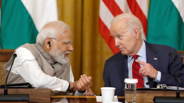 Menschenrechte: Zweck des Besuchs ist aus US-Sicht eine Annäherung der beiden Staaten: Indiens Premier Narendra Modi und Präsident Joe Biden im Weißen Haus.