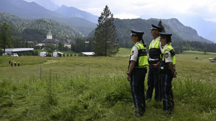 Zufriedenheit in Garmisch-Partenkirchen: Während des G-7-Gipfels vor einem Jahr war Schloss Elmau außerordentlich gut bewacht. Viel mehr als gut aufzupassen, hatten die meisten der 18 000 Polizeibeamten nicht zu tun.