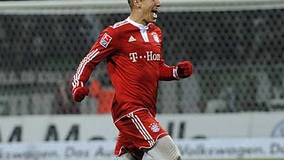 FC Bayern München: Arjen Robben muss seine graue lange Unterhose demnächst ausziehen.
