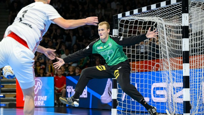 Handball: Spektakulärer Rückhalt: der deutsche Torhüter David Späth im Finale.
