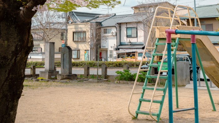 Japan: Es gibt in Japan viele Spielplätze, aber immer weniger Kinder. Japans Premierminister Fumio Kishida möchte, dass sich das ändert.