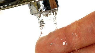 Giftiges Uran aus dem Hahn: In manchen Gemeinden liegt der Urangehalt in Trinkwasser der Organisation Foodwatch zufolge sogar bei mehr als 20 Mikrogramm.