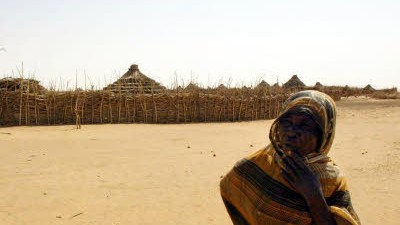 Kleinwaffen aus Deutschland: Flüchtlinge in Darfur, die 2004 den Dschandschawid-Milizen entkommen konnten