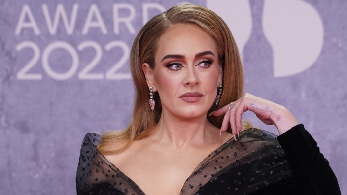 Leute: Adele warnt Konzertbesucherinnen und Konzertbesucher.
