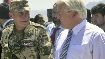 Steinmeier in Afghanistan: Bundesaußenminister Steinmeier besucht deutsche Truppen in Mazar-i-Sharif.