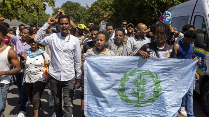 Eritrea-Festival: Auf den Straßen von Gießen demonstrierten am Wochenende viele Menschen gegen das Eritrea-Festival. Dabei kam es zu heftigen Auseinandersetzungen.