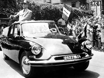 1958: De Gaulle in einer DS in Algerien; Foto: Citroen