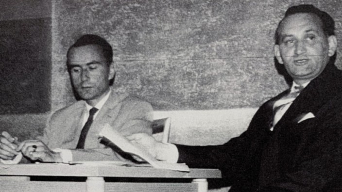 Außenpolitik: Damals in Tutzing: Egon Bahr (rechts) während der Tagung des Politischen Clubs. Neben ihm der Journalist Matthias Walden.