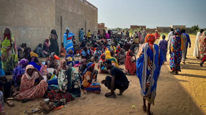 Sudan: Flüchtlinge aus der sudanesischen Region Darfur, die in einer Klinik von Ärzte ohne Grenzen im tschadischen Grenzort Adré Hilfe suchen.