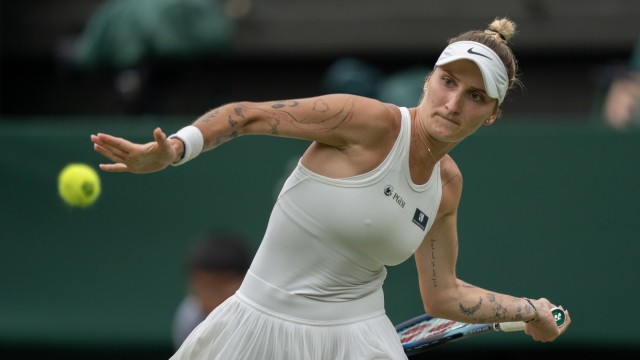 Finale der Frauen in Wimbledon: Belastungstest: Marketa Vondrousova musste im Vorjahr wegen einer Handgelenksoperation ein halbes Jahr pausieren.