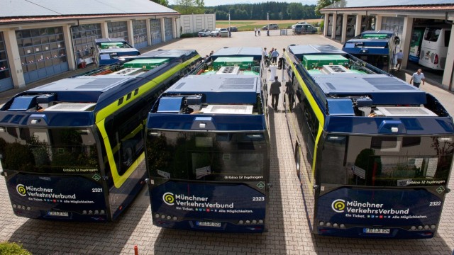CO2-Freier Nahverkehr: Die Busse sind schon geliefert, betankt werden können sie aber bisher noch nicht.
