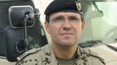 Politik kompakt: Oberst Georg Klein, der Kommandeur des zivil-militärischen Wiederaufbauteams in Kundus. Das Foto entstand im August 2009 in Kundus.