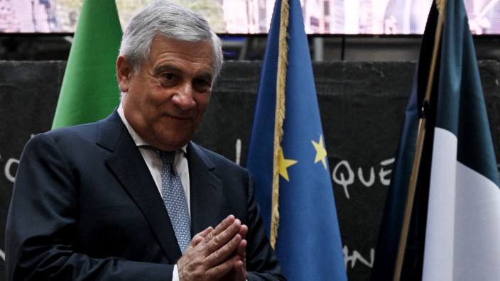 Italien: Die außergewöhnliche Ausstrahlung, die Silvio Berlusconi auszeichnete, hat er eher nicht: der neue Parteichef Antonio Tajani.