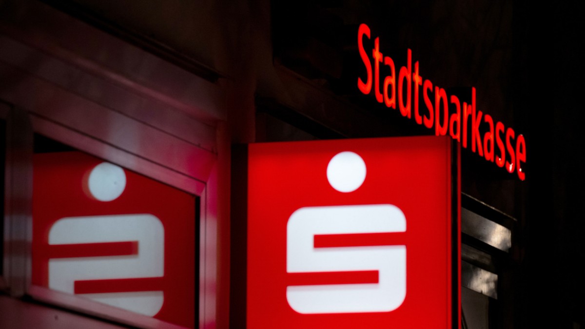 Raising Fees: A Concerning Approach by Stadtsparkasse München