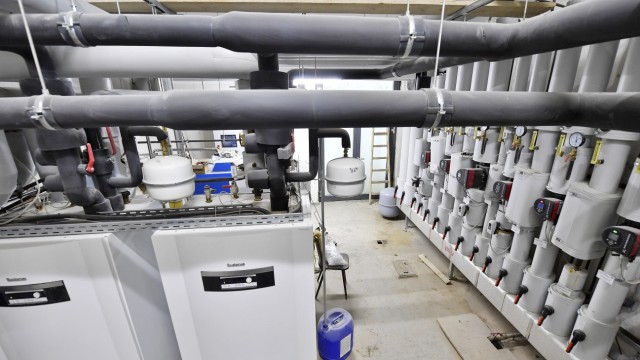 Erneuerbare Energien: In der ehemaligen Gautinger Realschule, die jetzt Grundschule ist, wurden im Heizungsraum Geothermie-Anlagen installiert.