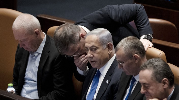 Israel: Er zieht's durch: Benjamin Netanjahu am Montag in der Knesset.