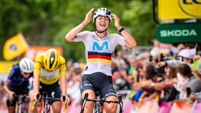 Tour de France der Frauen: Schneller als das Gelbe Trikot: Liane Lippert gewinnt die zweite Etappe der Tour de France vor der Gesamtführenden Lotte Kopecky.