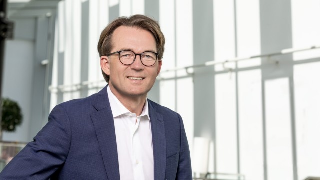 Forschung in München: Der medizinische Blick in die Zukunft muss ein interdisziplinärer sein: Der CEO und wissenschaftliche Geschäftsführer Matthias Tschöp setzt da vor allem auf den Nachwuchs.