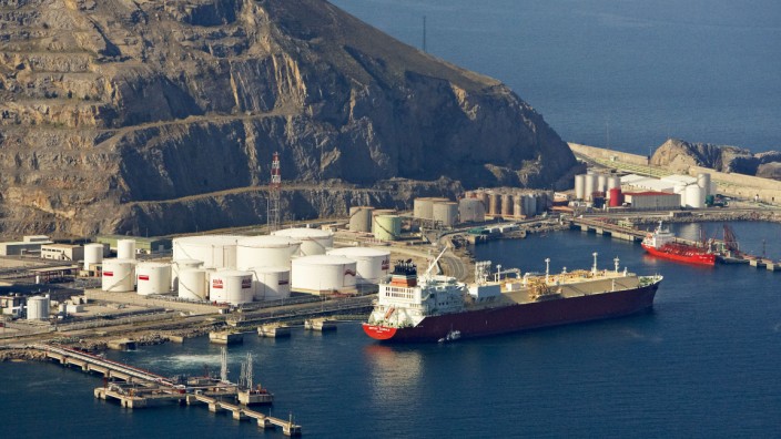 Energieversorgung: LNG-Terminal in Bilbao/Spanien. Die Branche fürchtet Engpässe beim Flüssiggas in Europa.