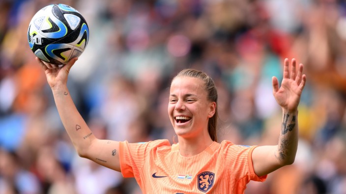 Niederlande bei der Fußball-WM: Lynn Wilms jubelt nach dem Schlusspfiff - die Niederländerinnen spielen sich bisher weitgehend souverän durchs Turnier.