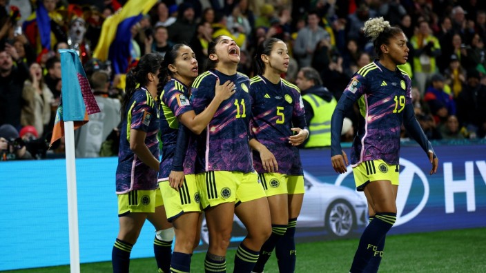 Fußball-WM der Frauen: Schrei, wenn du im Viertelfinale stehst: Kolumbiens Spielerinnen feiern ihren 1:0-Sieg im Achtelfinale gegen Jamaika.
