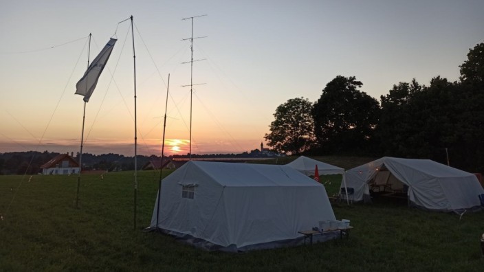 Andechs: 2023 feiert der Herrschinger Ortsverband des Deutschen Amateur Radio Clubs 30-jähriges Bestehen. Zur Feier veranstaltet der Verband ein Camp, um Laien die Kunst der Funktechnik zu zeigen.