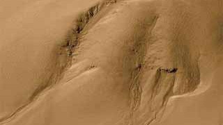Mission zum Mars: Zeigt die Mars-Oberfläche Spuren von Wasser oder von Kohlendioxid?