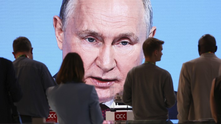 Russland: Das Denken soll man gerne ihm überlassen: Wladimir Putin, wie er gesehen werden möchte.