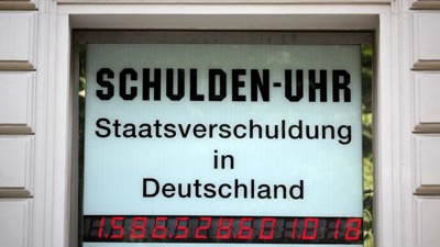 Folgen der Finanzkrise: Die Schuldenuhr des Bundes der Steuerzahler in Wiesbaden: Das Statistische Bundesamt in Wiesbaden ermittelte nun einen monströsen Fehlbetrag in den Staatsfinanzen für die ersten drei Quartale 2009.