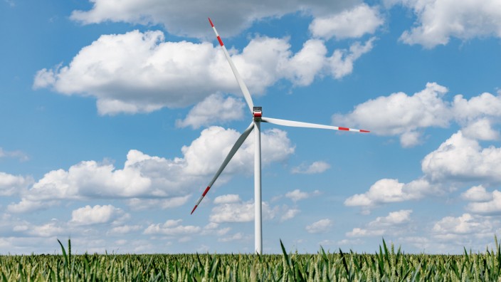 Energiewende: Bei Windrädern wie diesem im Windpark Barkhorst-Lasbek geht es um eine Verteilungsfrage. Daher hat sich die Bundesnetzagentur jetzt für eine Strompreisreform mit niedrigeren Gebühren für Regionen mit viel Windkraft ausgesprochen.