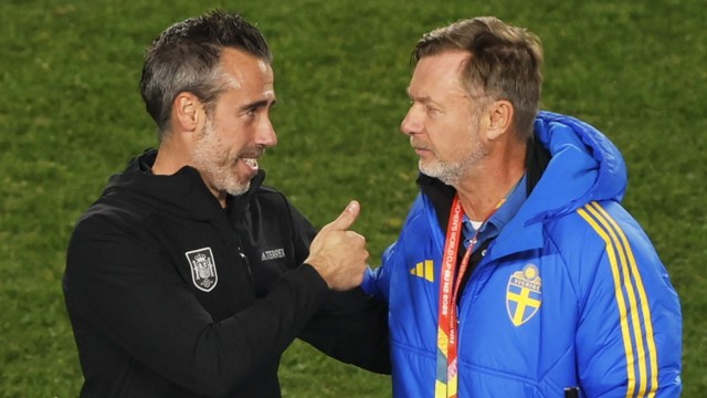 Spanien bei der Fußball-WM: Spaniens Trainer Jorge Vilda und Schwedens Trainer Peter Gerhardsson.