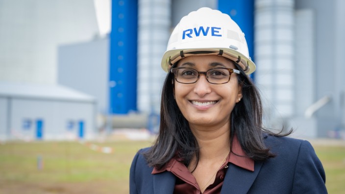 Energie: Sopna Sury besucht eine Baustelle in Lingen, wo RWE bald eine Pilotanlage zur Produktion grünen Wasserstoffs in Betrieb nimmt.