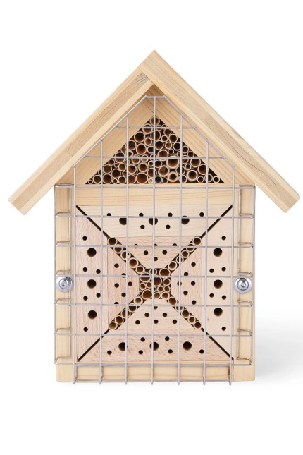 Insektenhotels: Hochwertig: Das Insektenhotel von der Firma "Wildbienen-Glück" haben Biologen entworfen und Schreiner gebaut.