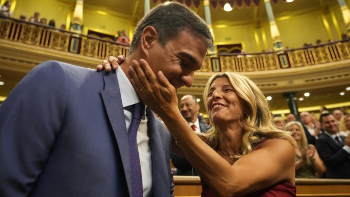 Krise nach der Wahl: Spaniens amtierender Ministerpräsident Pedro Sánchez und Arbeitsministerin Yolanda Díaz vor der konstituierenden Sitzung des Parlaments an diesem Donnerstag.