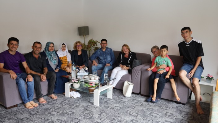 Kirchheim: Eine aus Syrien geflohene Familie wird in Kirchheim von einem fünfköpfigen Mentorinnen-Team betreut.