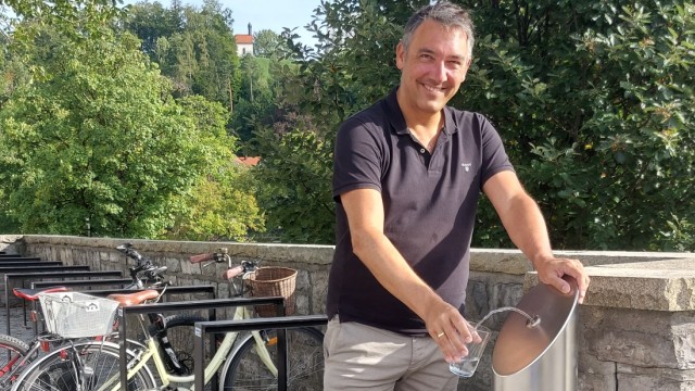 Reaktionen auf den Klimawandel: Bürgermeister Ingo Mehner am neuen Trinkwasserbrunnen
