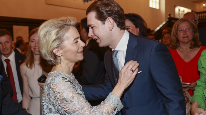 Österreich: Auch nach seinem Rücktritt lässt sich Sebastian Kurz gerne sehen - hier bei der Eröffnung der Salzburger Festspiele im Juli mit der Präsidentin der Europäischen Kommission, Ursula von der Leyen.