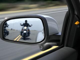 motorrad im rückspiegel